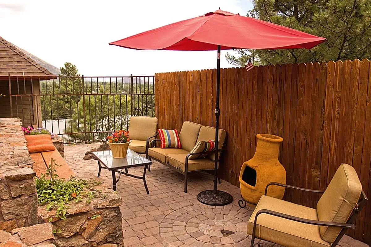 how to keep patio umbrella from spinning