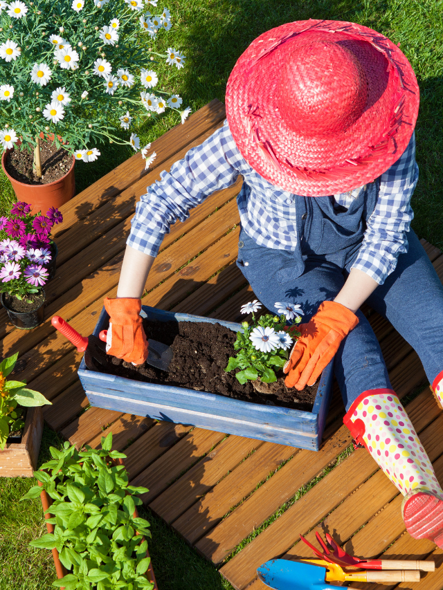 10 Amazing Benefits of Gardening- Can help you burn calories?